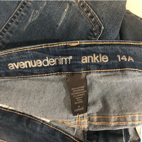 Jeans with Embroidered Cuff - Picture 6 of 8